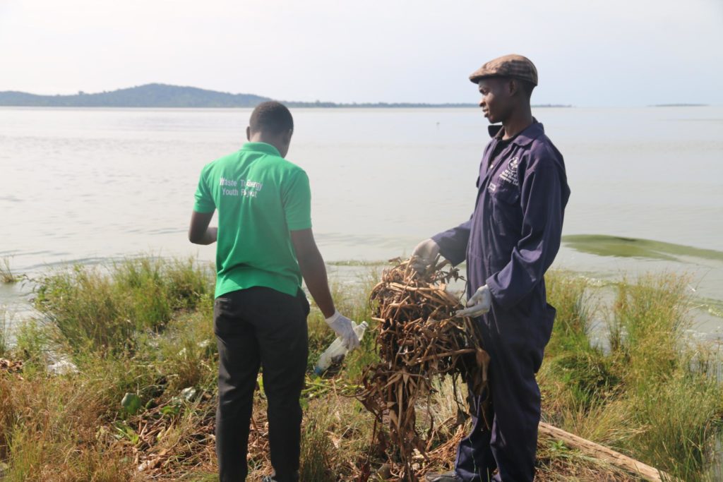 Buzindere Shore cleaning