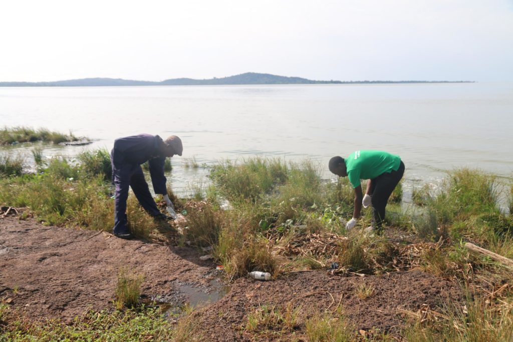 Buzindere Shore cleaning